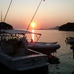 察夫塔特红珊瑚公寓