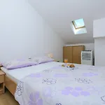 察夫塔特红珊瑚公寓