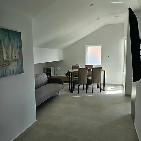 Red Coral Apartment *