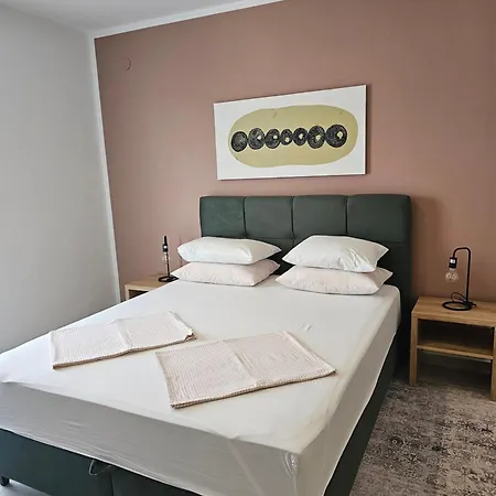 Red Coral Apartment *