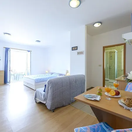 Red Coral Apartment *