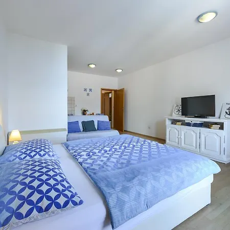 Red Coral Apartment *