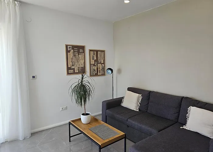 Red Coral Daire Cavtat